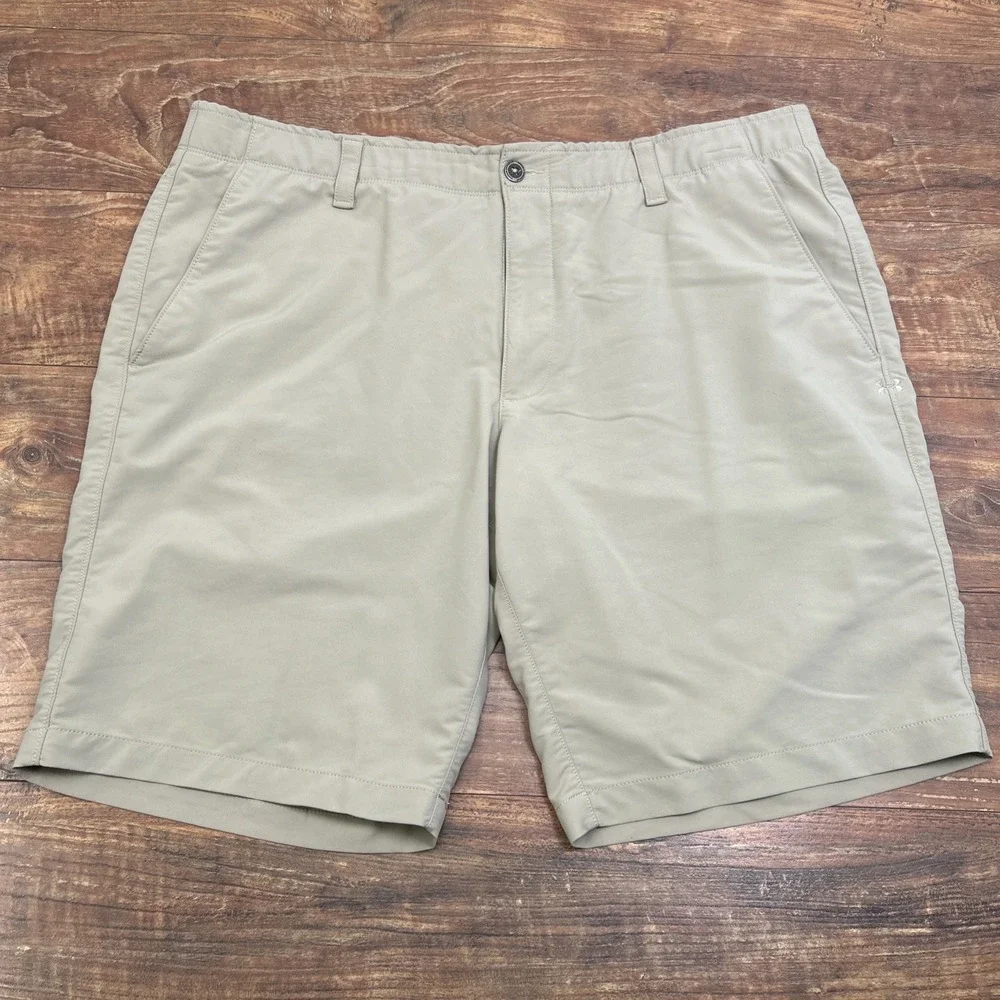 Under‎ Armour Heatgear Shorts Mens 42 Loose Fit Beige Tan Golf Outdoors Stretch